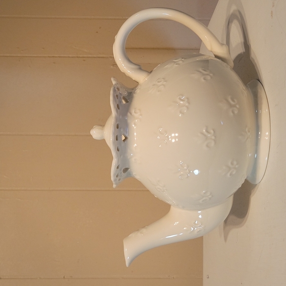 Skye McGhie Cream Lace Fine Porcelain Tea Service Set. - Picture 12 of 16